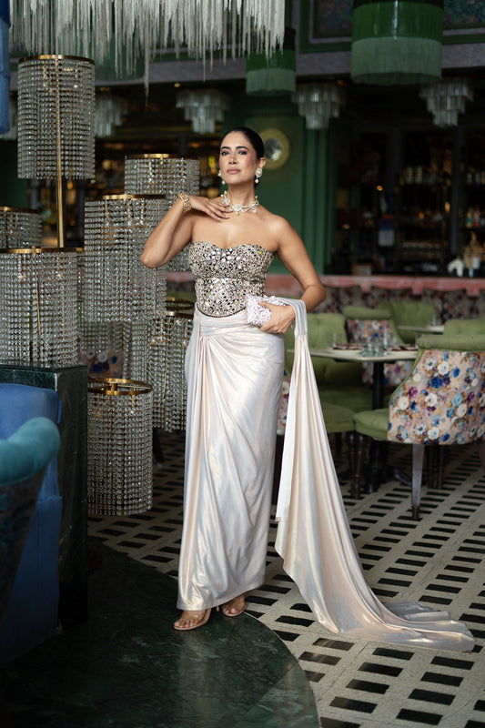 A corset with a draped sari (NBF-018)